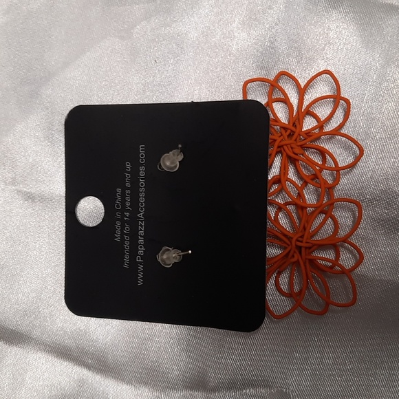 Paparazzi Earrings bundle 5 for $30 or 1 for $10 - Picture 3 of 3